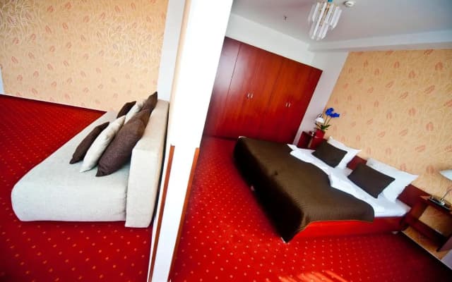 Canada Hotel - photo 4