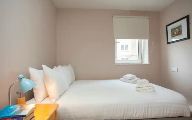 Gorgeous 2 Bed Flat in Historical Edinburgh - photo 2