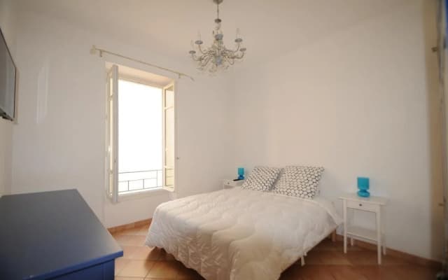 Spacieux Deux Chambres Au Port - photo 3