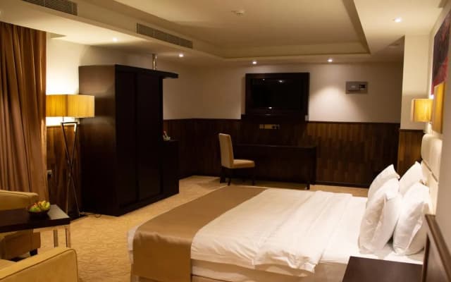 The Secure Inn Hotel - photo 5