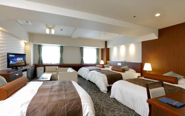 Hotel Plaza Osaka - photo 5
