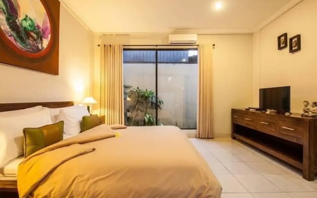 SMV . 4-BR · 4BR Pool Prime Area Walk To Beach N Shops Legian - photo 5