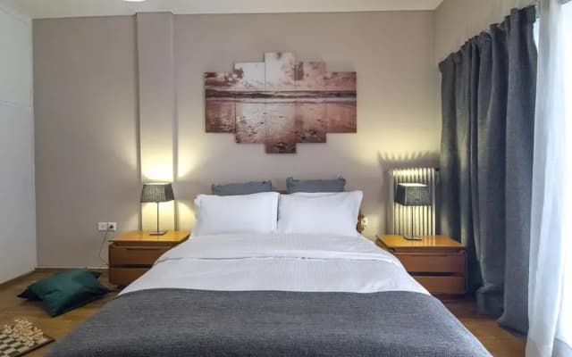 Stunning Central Apartment - photo 3