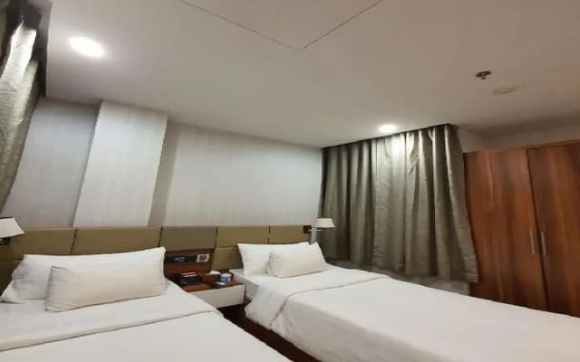 A25 Premium Hotel - 29 Le Thi Hong Gam - photo 3