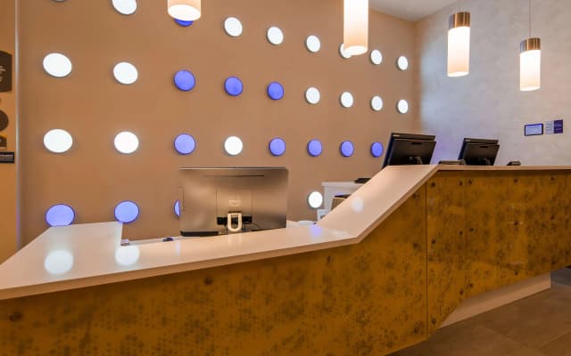 GLō Best Western Brooklyn NYC - photo 2