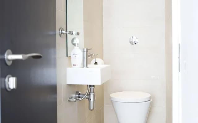 The Holborn Lights - Modern 3BDR Home with Rooftop Terrace & Garage - photo 4