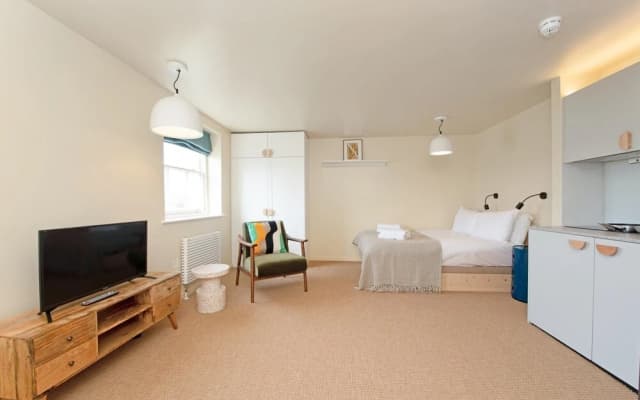 Bright Studio in Historic Camden Terrace - photo 4