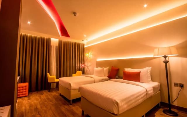 Carnelian By Glory Bower Hotel - photo 5