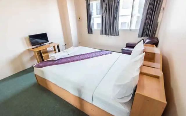 King Royal ll Hotel - photo 3