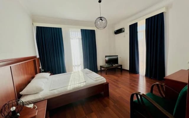 Hotel Aristocrat - photo 2