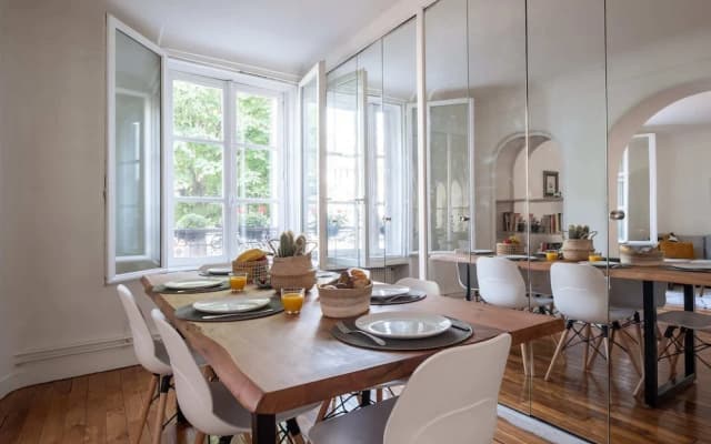 Classical-parisian Apartment on Canal Saint Martin - photo 3