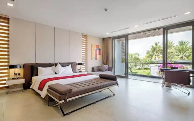 Luxe 6BR Beachfront Villa: Group Getaway Haven - photo 3