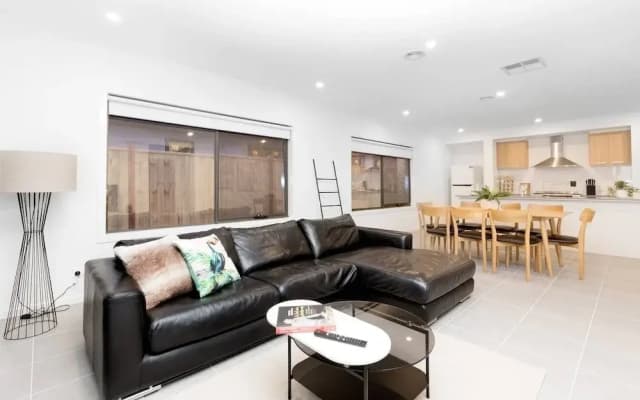 Resortstyle 4BR House With Parking@werribee - photo 2