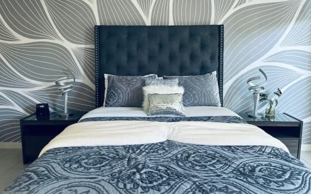Iconic poolview Waterfront 2bd - photo 3