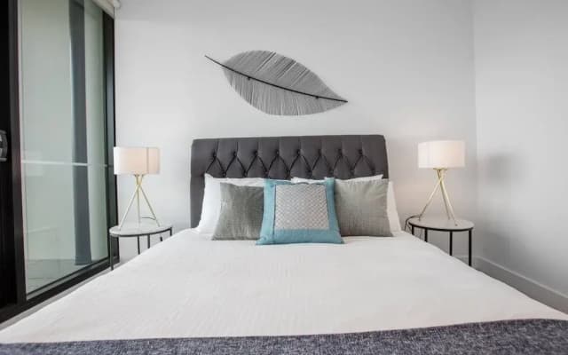 Delightful 2BR Riverview@docklands - photo 4