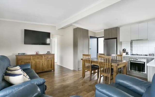 Upstairs Cottage on Beachurst - photo 5