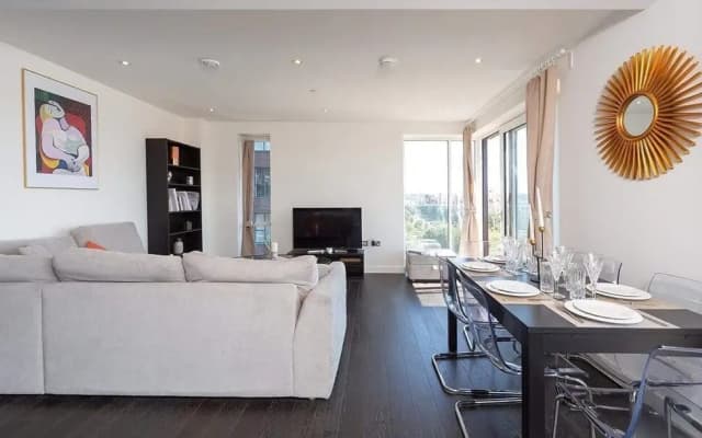 2 Bed Luxury Apartment in N. Greenwich - photo 4