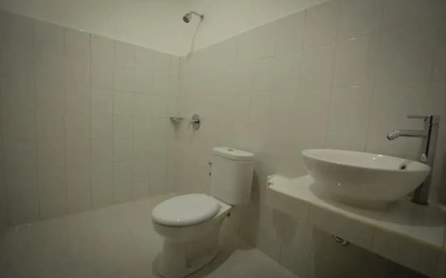 Ratna Guest House - photo 4