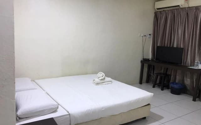 OYO 1104 Q Hotel - photo 3