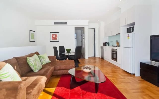 Caulfield Executive Apartment - photo 2