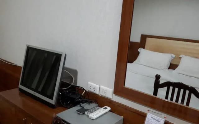 Sun City Hotel - photo 2