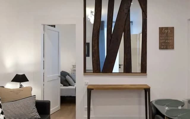 Stylish Sevre I Chic 1-br in the Heart of the 6th - photo 2