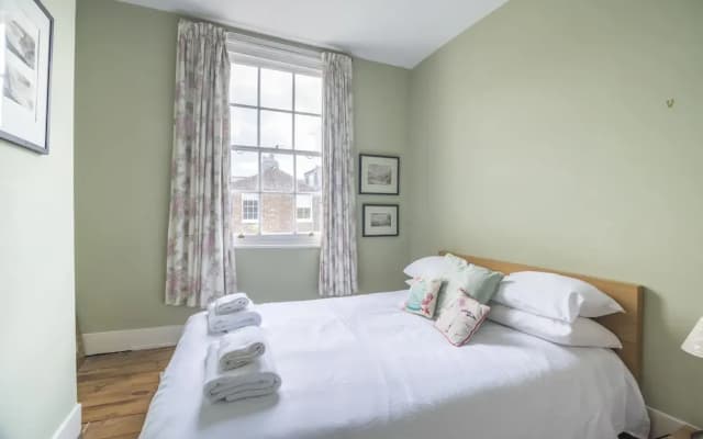 Bright Family Home in Angel with Patio - photo 4