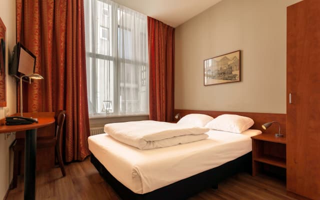 A-Train Hotel - photo 4