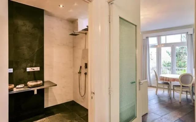 Amstel Canal View 3 Bedroom - photo 4