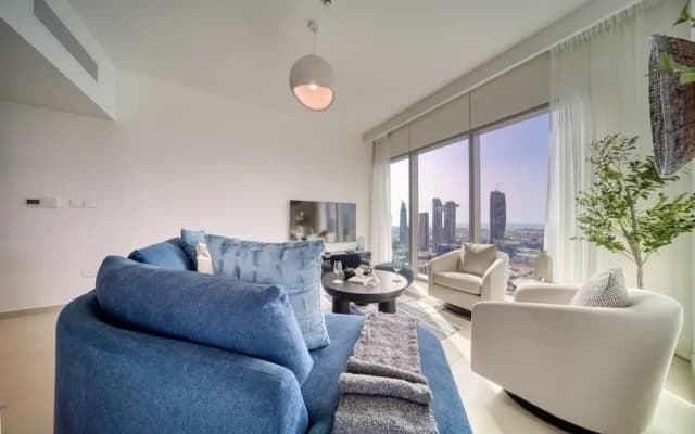 Classy Downtown 2BR w City View Balcony - photo 3