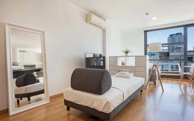 Studio w Balcony in Sanchinarro, 7 min to Train - photo 2