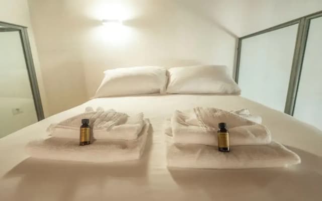 Spanish Steps Romantic Nest With Balcony - photo 5