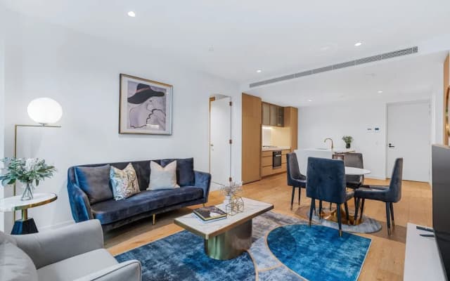 Collins House Apartments by CLLIX - photo 2
