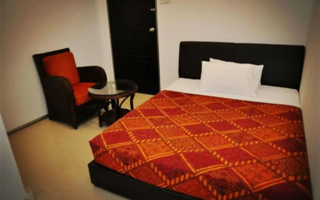 Old Budget Hotel - photo 4