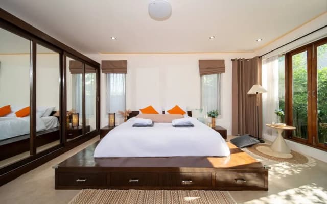 Spacious Private 4 BR Villa With a Working Office - photo 4