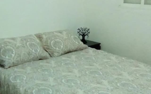 Apartamento en Legazpi de 3 dormitorios pequeños - photo 2