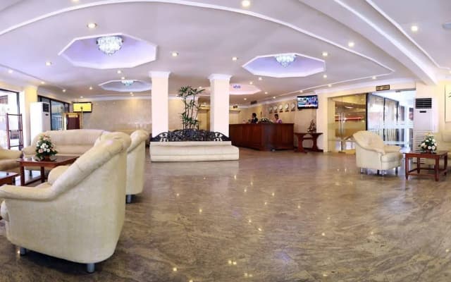 Hotel Sapphire - photo 2