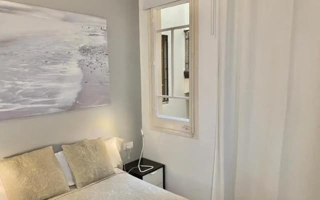 2 Bdr Eixample Apartment - photo 3