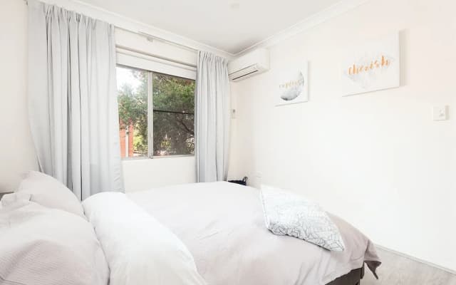 Comfy & Convenient Homebush West - photo 4