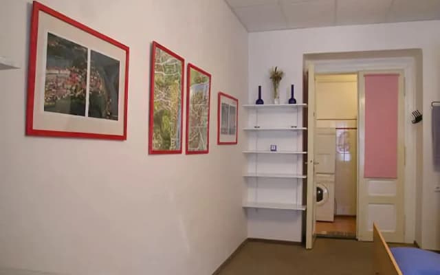Ron's Rainbow Guest House - photo 3