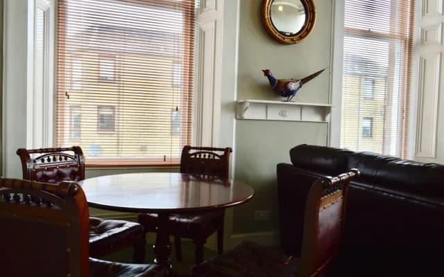 Period Flat With Parking & Arthurs Seat Views - photo 4