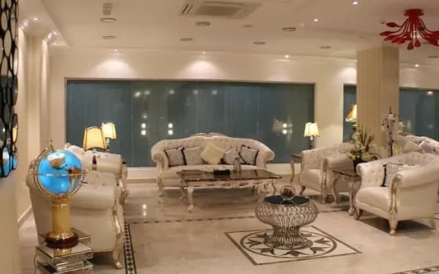 Pioneer Hotel Apartments - photo 2