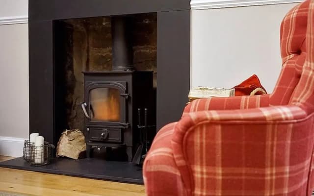 1 Bedroom Flat With Castle View - photo 3