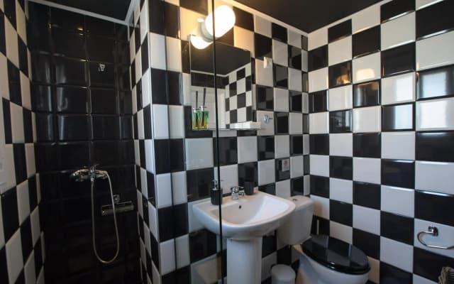 Smart renovated studio downtown Athens - photo 3