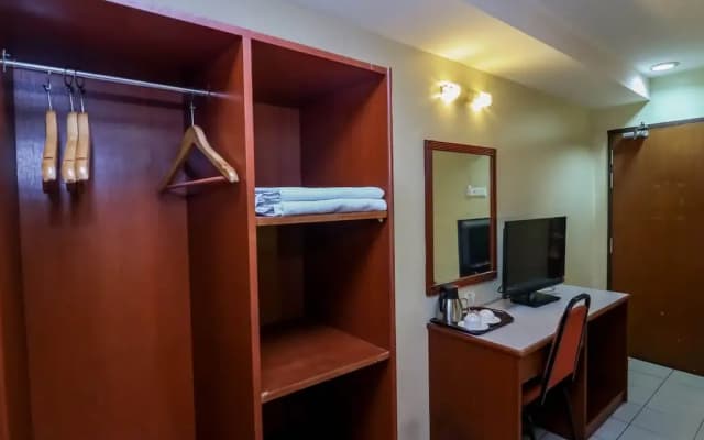 Super Oyo 447 Comfort Hotel Meru - photo 3
