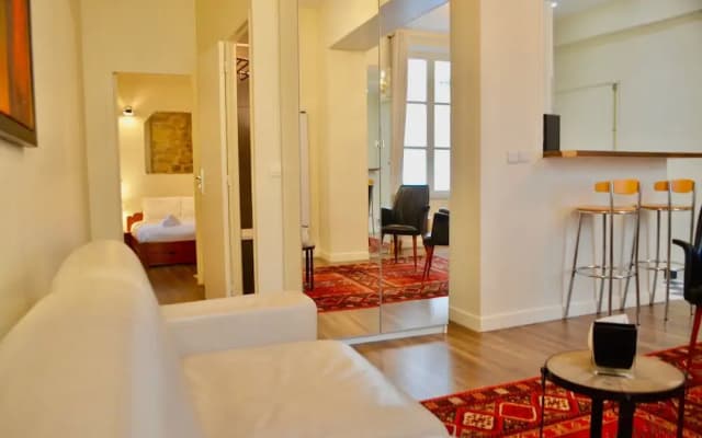 1 Bedroom Flat In Central Marais - photo 3