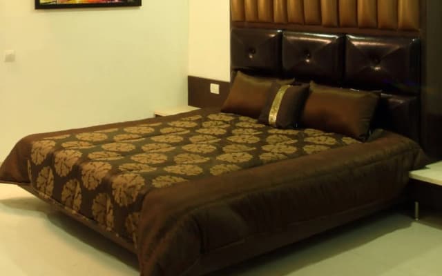 Hotel Surya Plaza - photo 4
