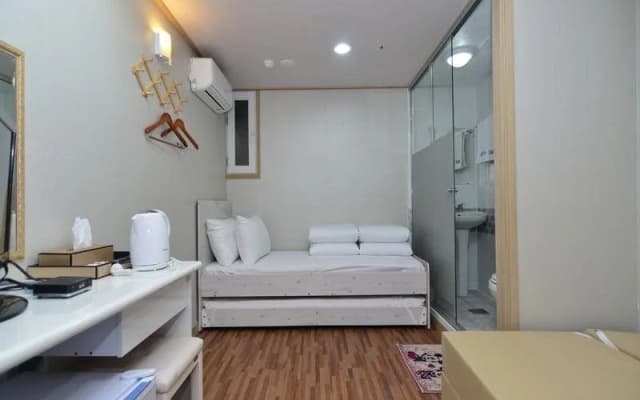 2u Hotel - photo 2