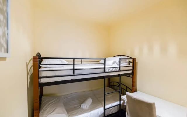 ELIZA, 2BDR Melbourne Apartment - photo 5