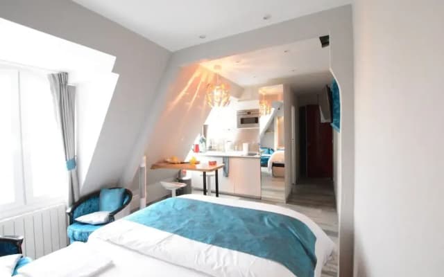 Victor Hugo - Your Home in Paris - photo 3